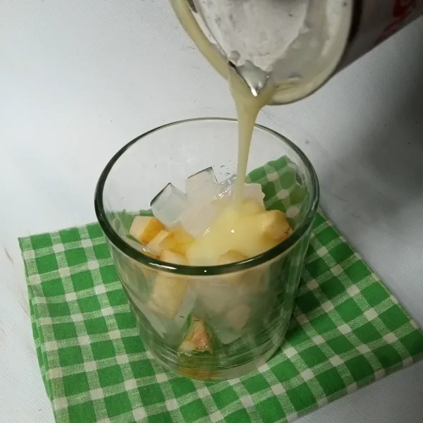 Tambahkan susu kental manis secukupnya.