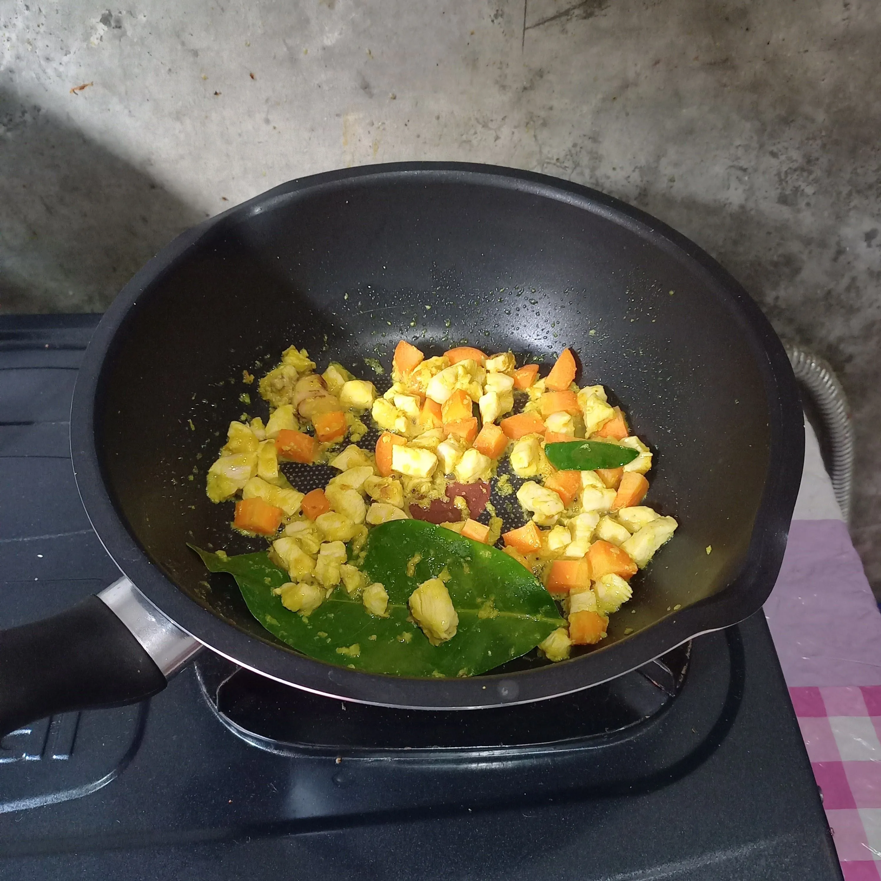 Step 4 Ayam Tahu Wortel Kuah Santan