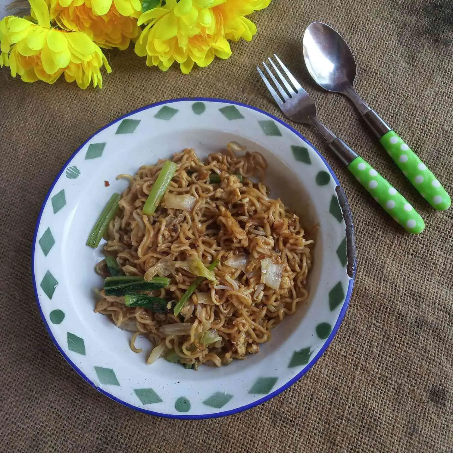 Mie Goreng Instan Ala Anak Kost