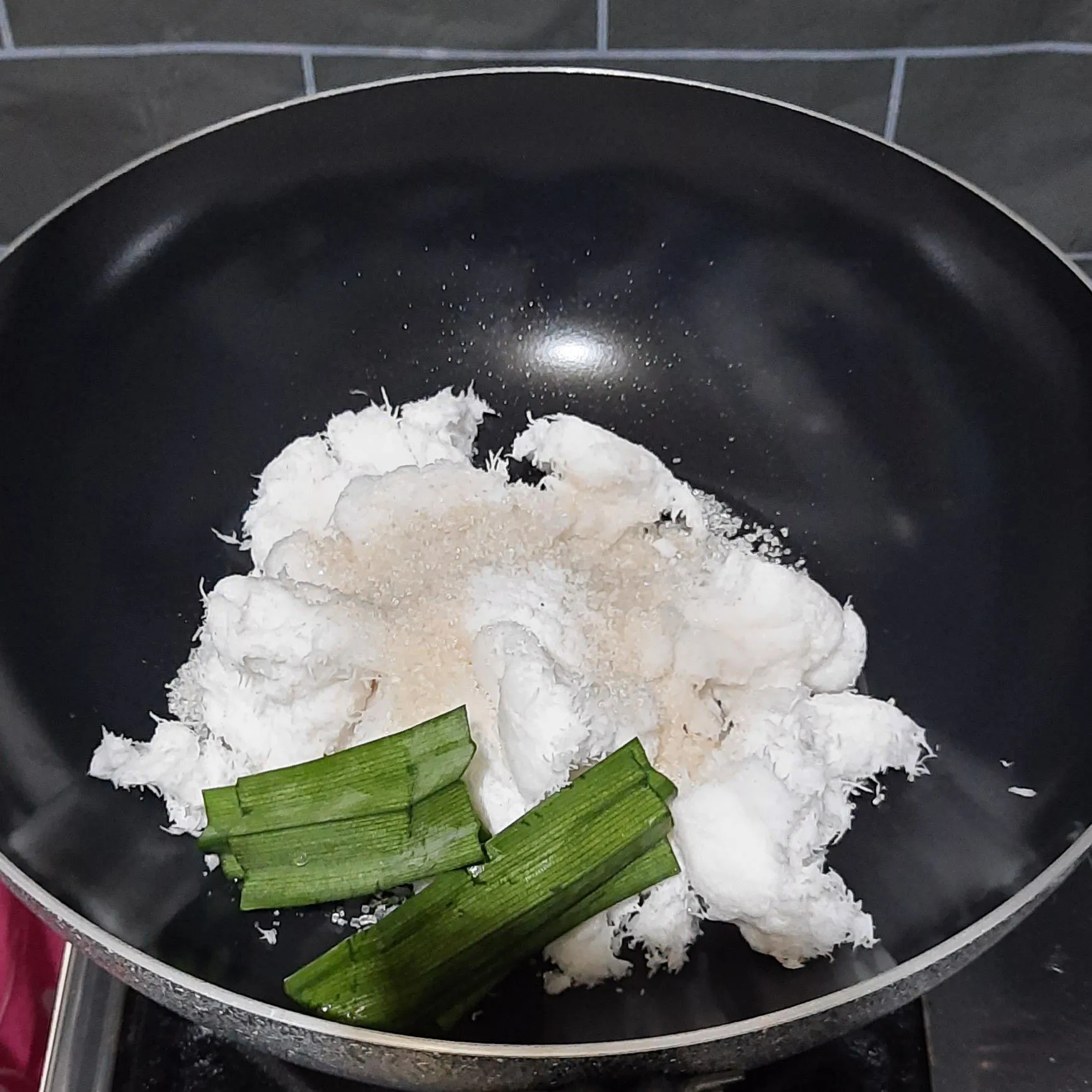 Step 1 Putri Mandi Merah Putih