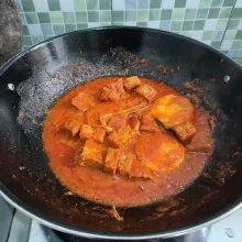 Masak hingga air asat dan bumbu meresap, kemudian matikan api.