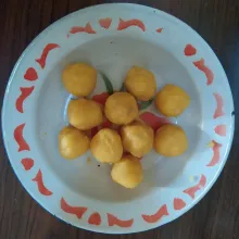 Bulatkan sesuai selera.
