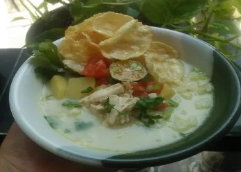 Soto Betawi Ayam Suwir