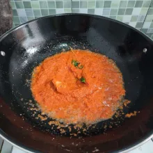 Kemudian masukkan bumbu halus, tumis hingga wangi dan bau langu hilang.