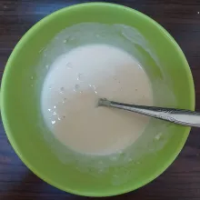 Campur rata semua bahan adonan tepung.