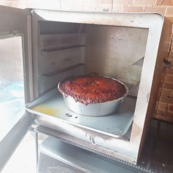 Panggang dalam oven yang sudah di panaskan dan gunakan api sedang. Panggang selama 45 menit rak bawah dan 15 menit rak atas tergantung oven masing-masing.