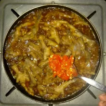 Masukkan cabai rawit halus dan aduk sebentar. Biarkan bumbu meresap dan siap disajikan.