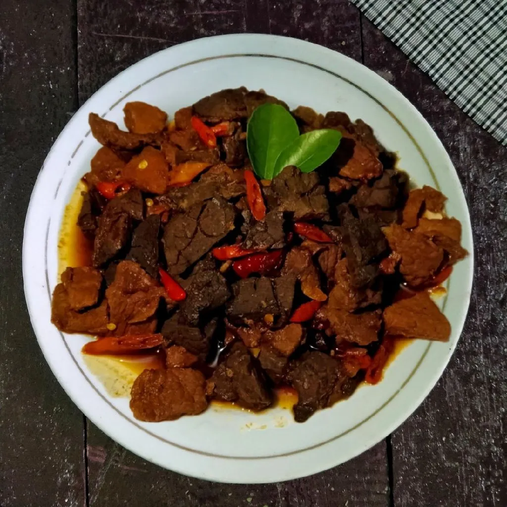 Krengsengan Daging Sapi Paru Pedas