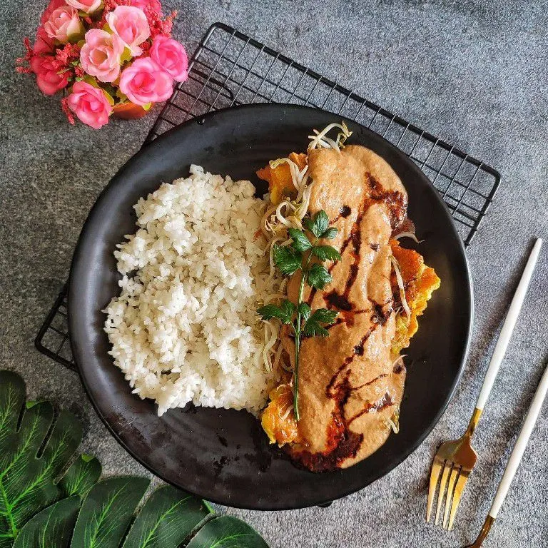 Nasi Tahu Telur Bumbu Kacang