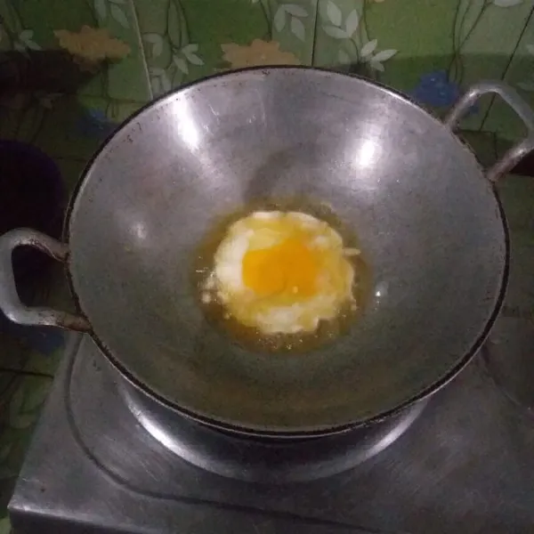 Ceplok telur.