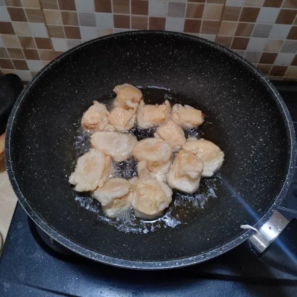 Goreng hingga matang kecokelatan. Angkat dan tiriskan.