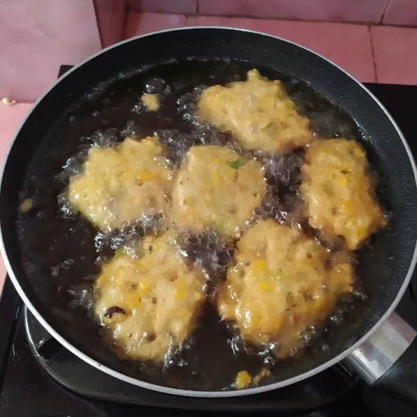 Goreng hingga kuning keemasan.