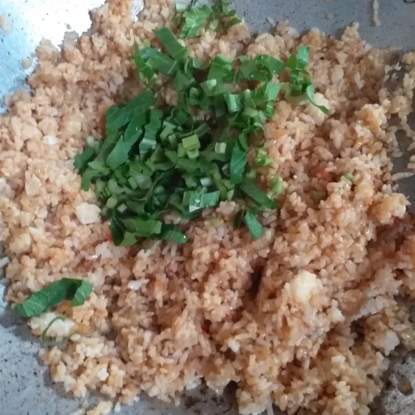 Masukan cesim aduk rata dengan nasi , koreksi rasa siap disajikan .