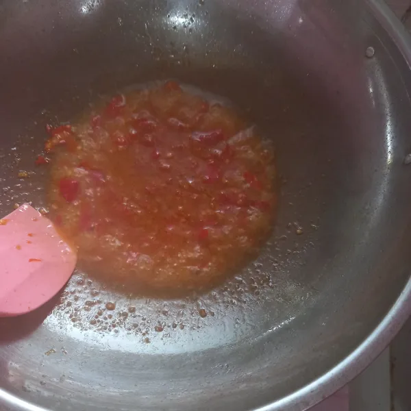 Tuang air, bumbui garam, gula dan kaldu.