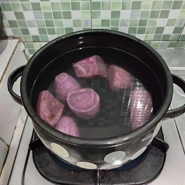 Rebus ubi ungu hingga empuk.