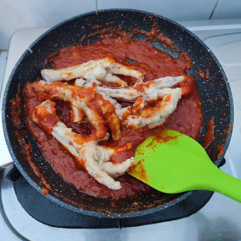 Step 5 Maeun Dakbal (Ceker Pedas Korea)