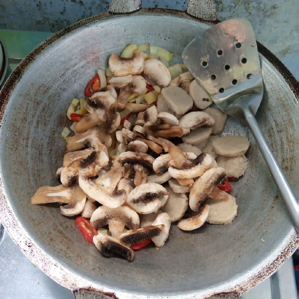 Step 3 Tumis Bakso Jamur Sayuran