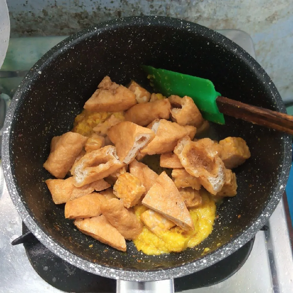 Step 3 Tahu Kempos Kuah Santan
