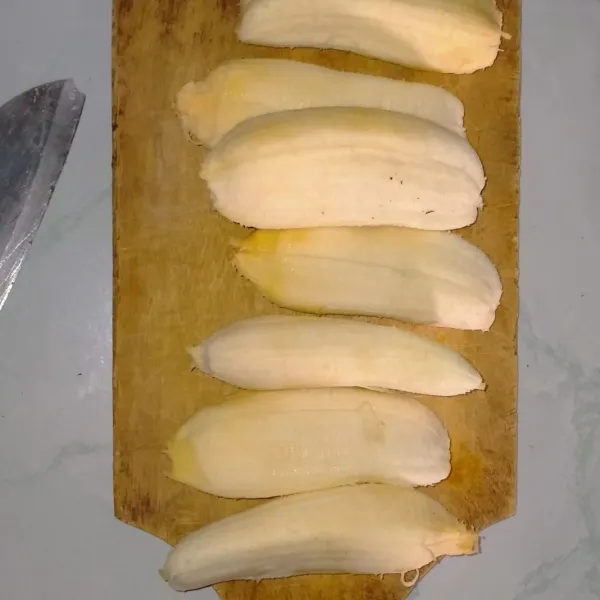 Siapkan pisangnya.