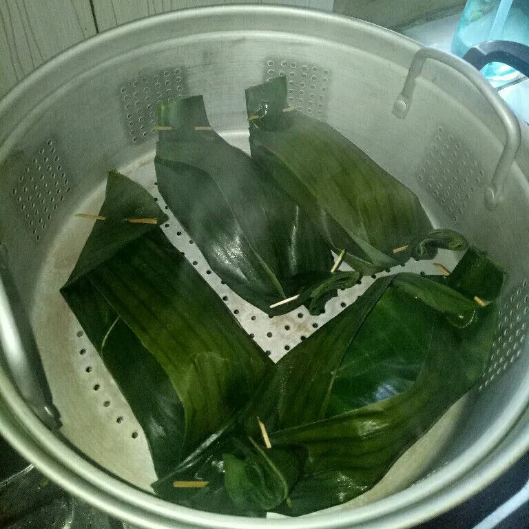 Step 5 Pepes Ikan Kembung Daun Singkong