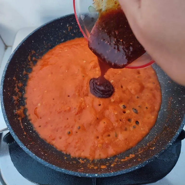 Step 4 Maeun Dakbal (Ceker Pedas Korea)