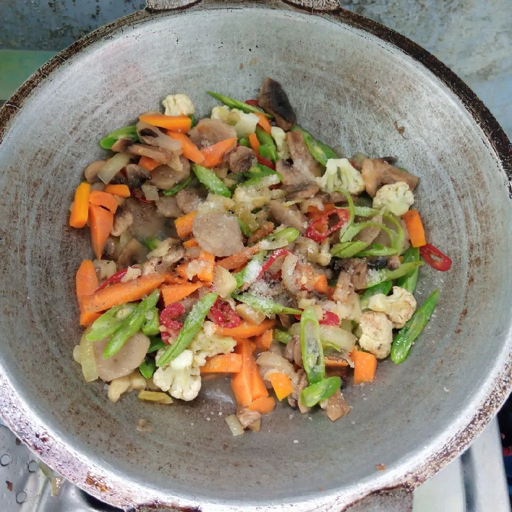 Step 5 Tumis Bakso Jamur Sayuran