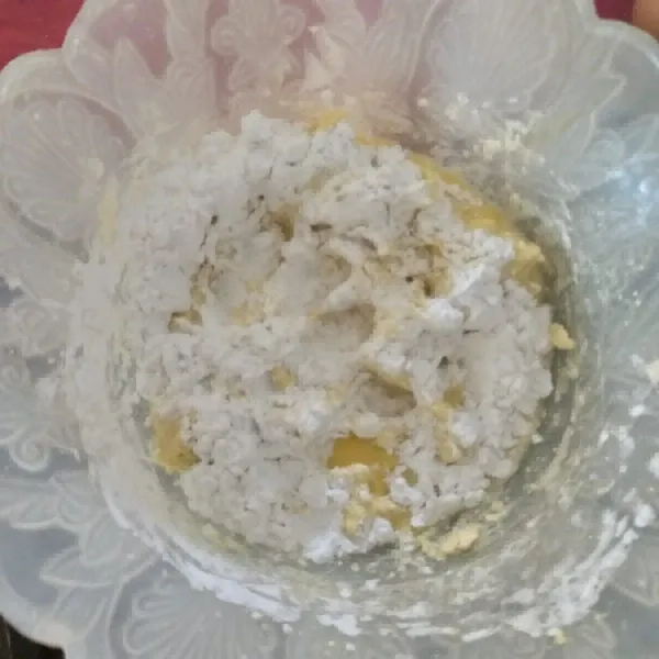 Campur dengan tepung adonan yang sudah diblender.