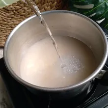 Tambahkan air.
