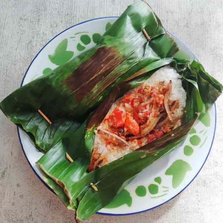 Resep Nasi Bakar Ikan Teri & Peda Sederhana Rumahan di Yummy App