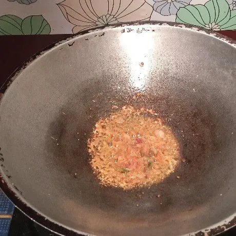 Tumis bumbu sampai harum.