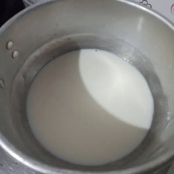Rebus susu dalam panci.