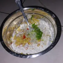 Tambahkan daun bawang.