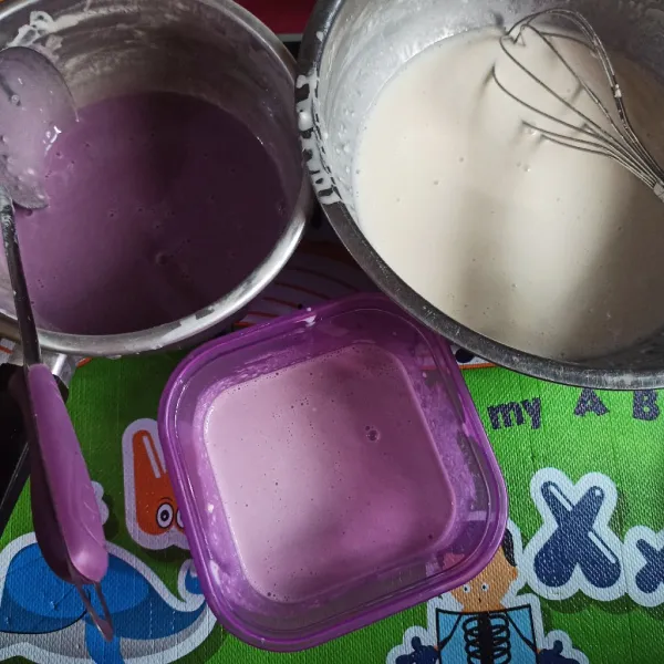 Bagi menjadi 3 bagian. 1 warna putih lebih banyak, dan 2 bagian diberi warna ungu.