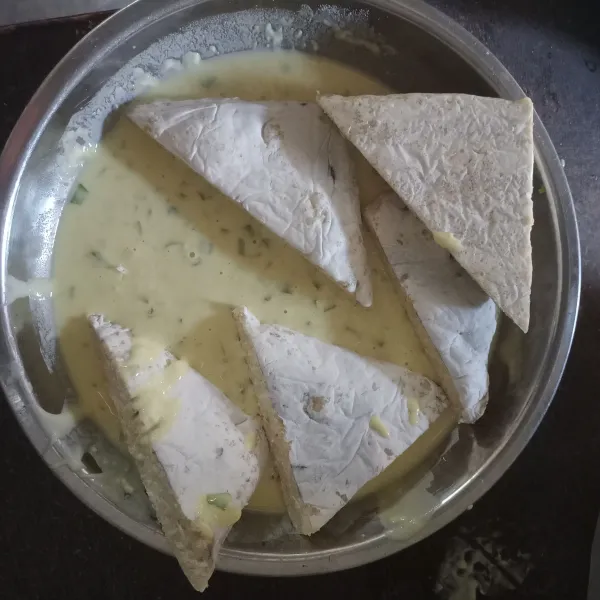 Baluri menjes dengan tepung berbumbu.