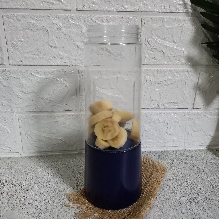 Step 1 Banana Mango Yogurt Smoothie