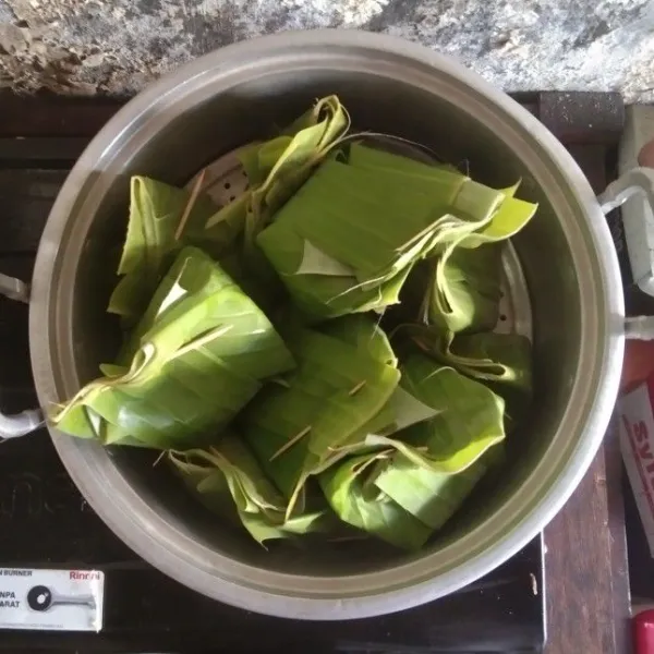 Kukus hingga matang (kurang lebih 15-20 menit).