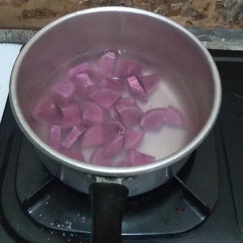 Rebus ubi ungu hingga empuk.