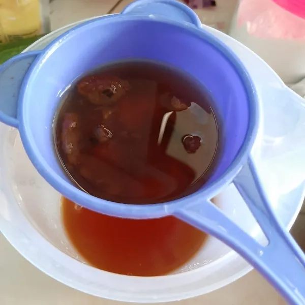 Tunggu dingin lalu saring.