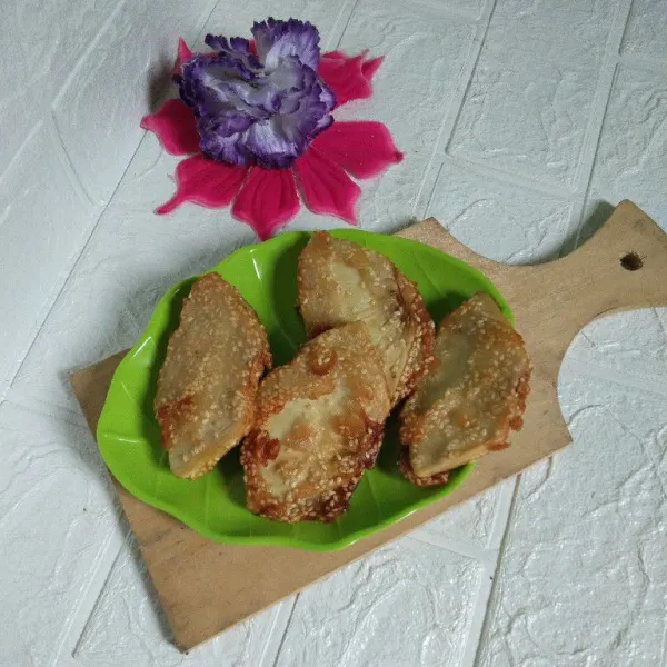Sajikan hangat.