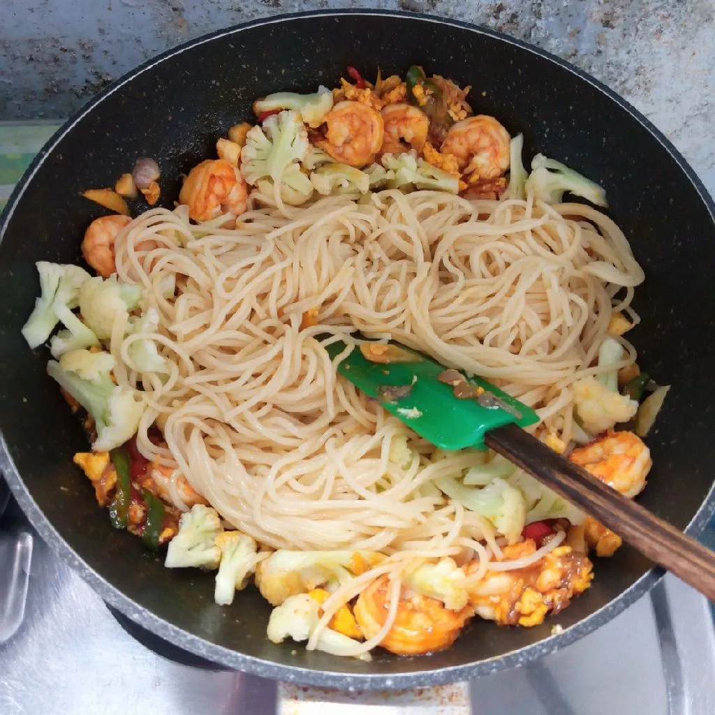 Step 5 Spaghetti Goreng Udang 