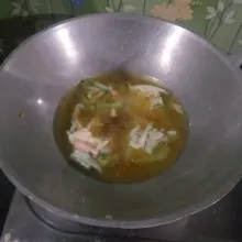 Panaskan minyak, goreng kakiage hingga matang kecokelatan. Kemudian angkat dan tiriskan.