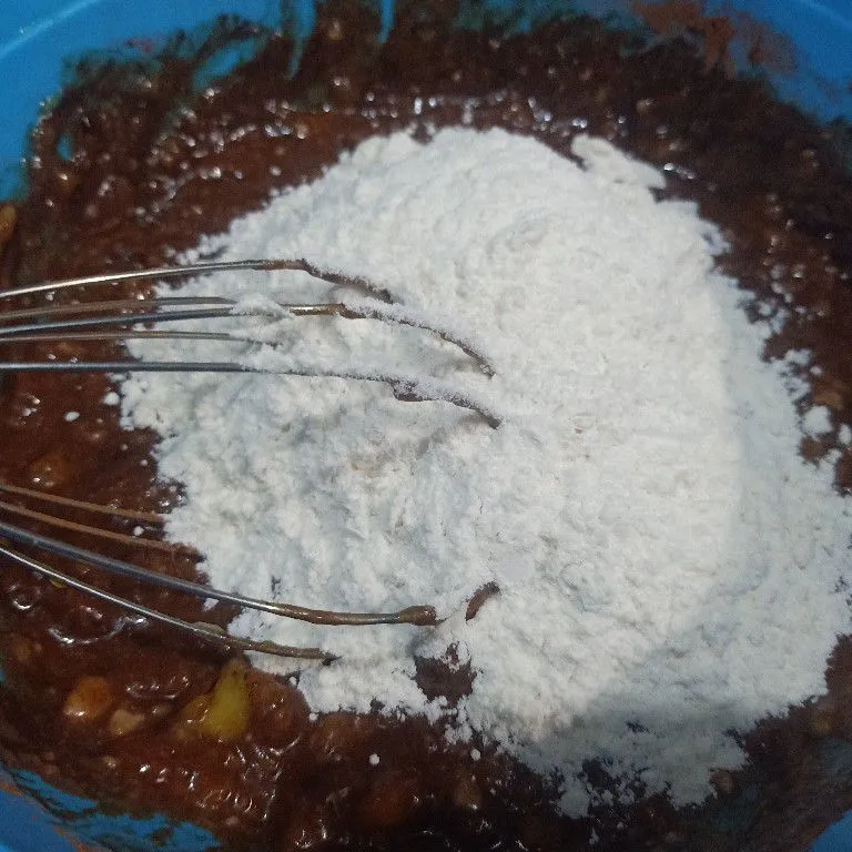Step 3 Eggless Banana Muffin