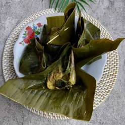 Pepes Ayam Bumbu Kuning