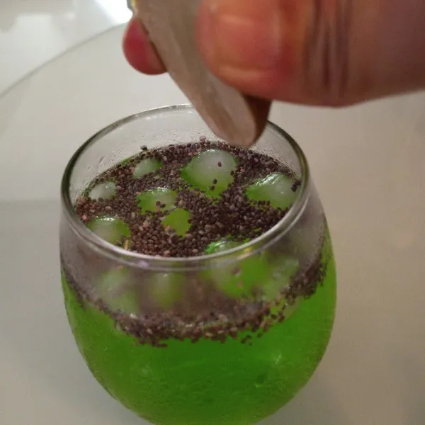 Tambahkan air perasan jeruk nipis.