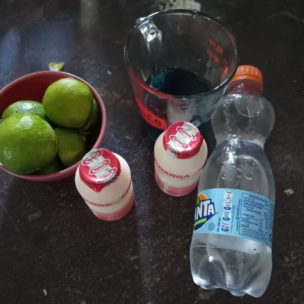 Siapkan bahan.