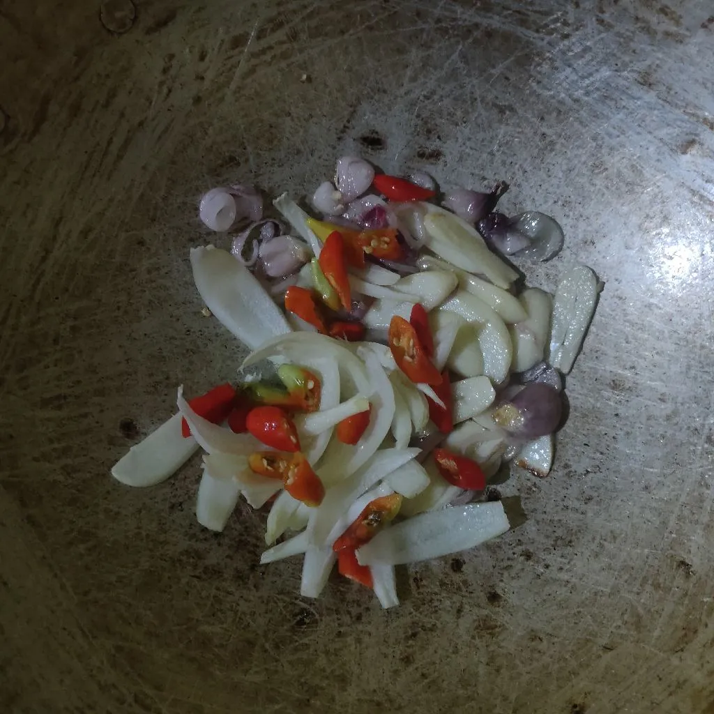 Step 3 Ceker Pedas Bumbu Iris