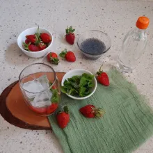 Tambahkan sirup dan es batu