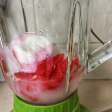 Setelah semua masuk, blender hingga halus