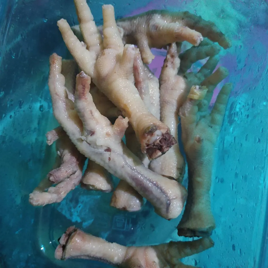 Step 1 Ceker Pedas Bumbu Iris
