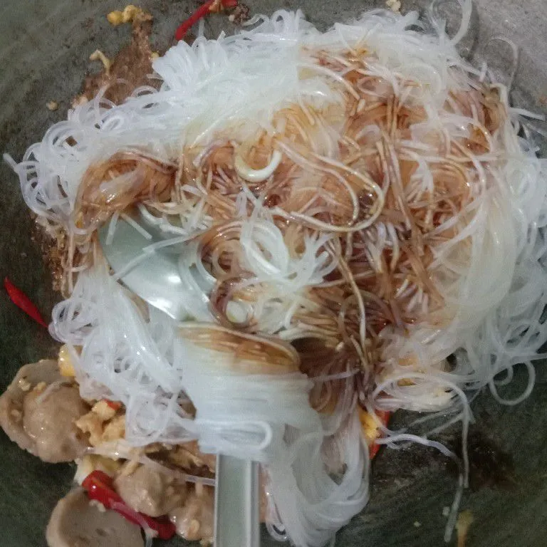 Step 5 Bihun Bakso Goreng